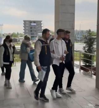 Kütahya’da kuyumcuyu düşük ayarlı altınla dolandıran 4 şüpheli yakalandı