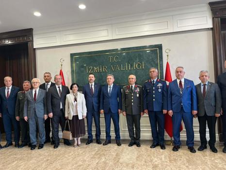 Vali Elban, il protokolü ile bayramlaştı