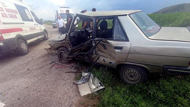 Adana'da iki otomobil çarpıştı: 1’i bebek 7 yaralı