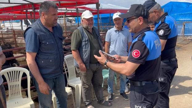 Polis, kurban pazarında vatandaşları sahte paraya karşı uyardı