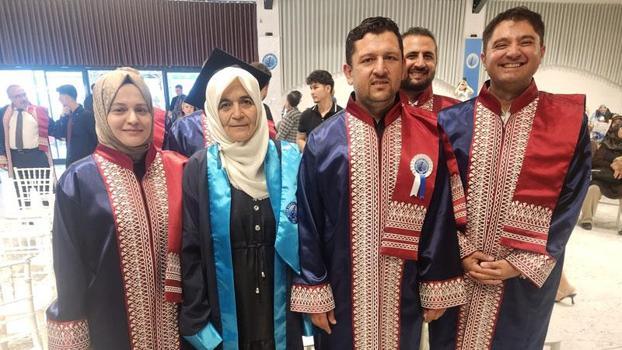 65 yaşında üniversiteden mezuniyet sevinci yaşadı