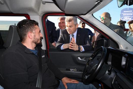 Artvin'de trafik denetimine katılan Vali Ergün’den sürücülere uyarı