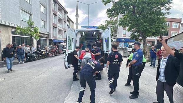 Kamyonet, park halindeki 5 araca çarptı; 2 yaralı