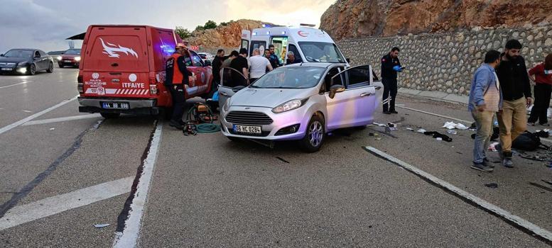 Malatya'da iki otomobil çarpıştı: 1'i çocuk 9 yaralı