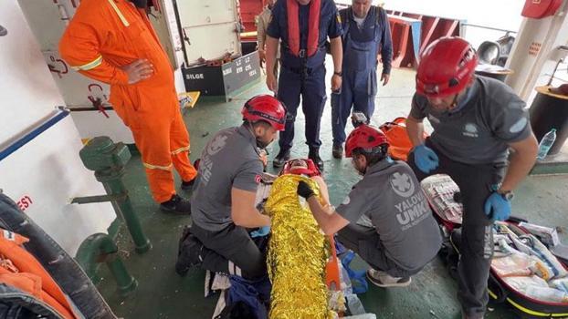 Marmara Denizi’nde gemide yaralanan personel tahliye edildi