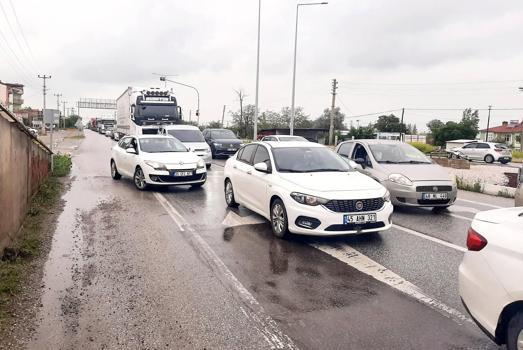 Çay Dörtyol kavşağında bayram tatili yoğunluğu