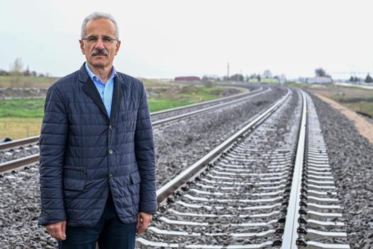 Bakan Uraloğlu: Bursa-Ankara ve Bursa-İstanbul arası seyahat süresi 2 saat 15 dakikaya düşecek