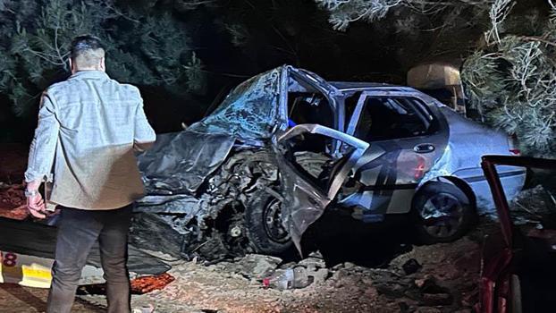 Adana'da iki otomobil çarpıştı: 2 ölü, 3 yaralı