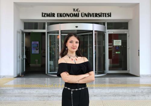 Genç Çevirmenler Yarışması'nda Türkiye üçüncülüğü İEÜ'lü Şimal'in oldu