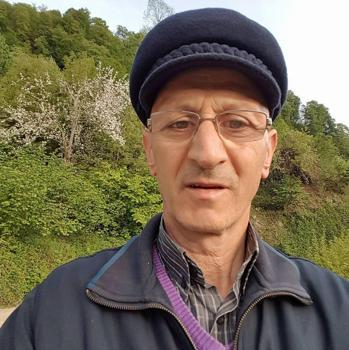 Annesini toprağa verdikten bir gün sonra kalp krizi geçirip öldü