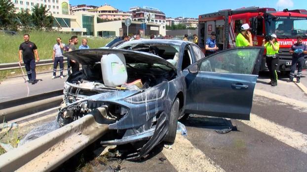Çekmeköy'de bariyere çarpan otomobilin sürücüsü yaralandı