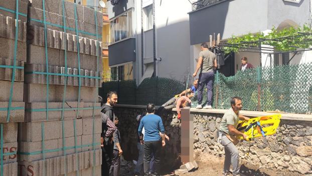 4’üncü kattan düşen işçi sırtına saplanan demirle hastaneye kaldırıldı