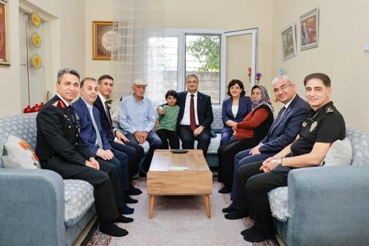 Vali Yavuz, şehit ailelerini ziyaret etti