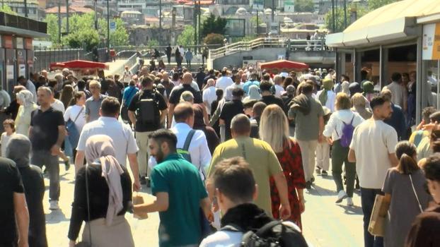 Kurban Bayramı öncesi Eminönü'nde yoğunluk oluştu