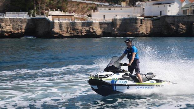Antalya'da deniz polisi 24 saat görev başında