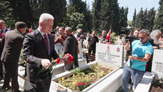 Vali Gül, Edirnekapı Şehitliği'ni ziyaret etti