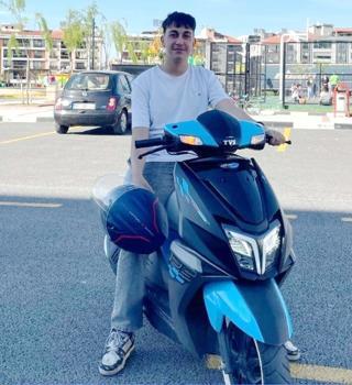 Otomobille çarpışan motosikletin sürücüsü öldü, arkadaşı yaralandı
