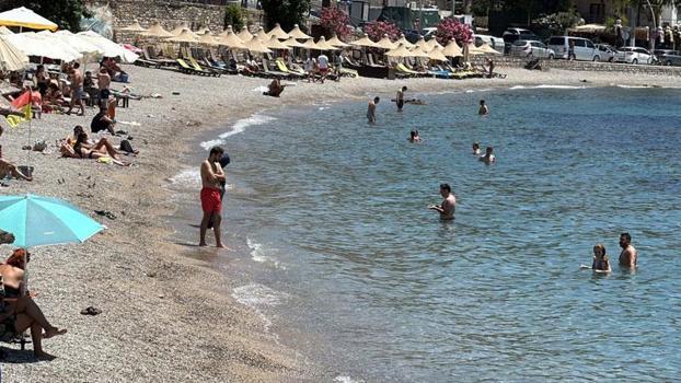 Bodrum'da bayram tatilinde sahillerde yoğunluk