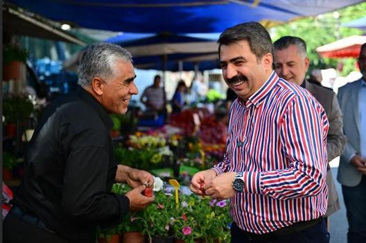 Yıldırım Belediye Başkanı Yılmaz, esnaf ve vatandaşla bayramlaştı