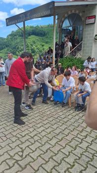 Ordu’da 200 yıllık arife geleneğinde çocuklara bayram şekeri dağıtıldı