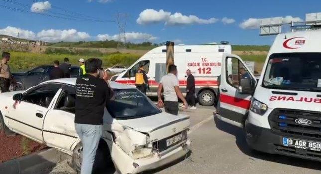 Çorum'da iki otomobil çarpıştı: 4 yaralı