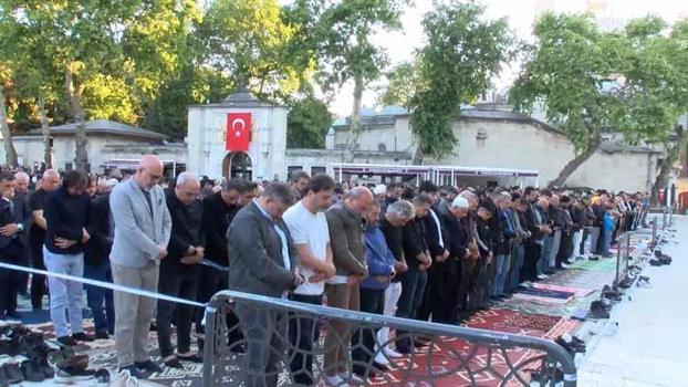 Bayram namazını Eyüpsultan Camii’nde kıldılar