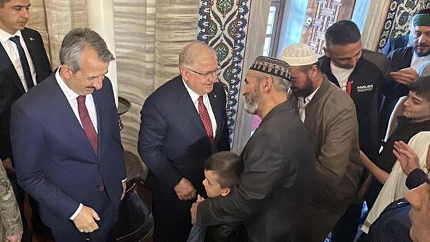 Bakan Güler, bayram namazını Selimiye Camisi'nde kıldı