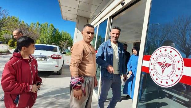 Kurban keserken bıçakla kendini yaraladı