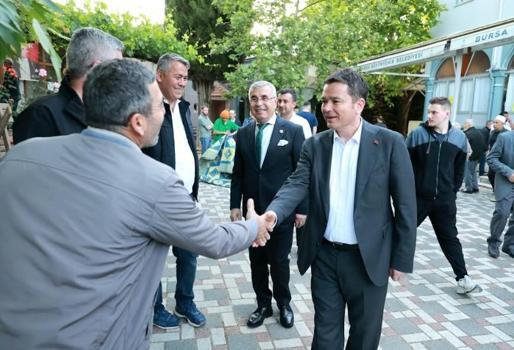 Osmangazi Belediye Başkanı Erkan Aydın vatandaşlarla bayramlaştı