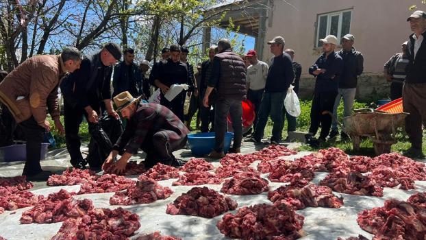 Bir asırdır devam eden dayanışma geleneğiyle kurban etleri eşit dağıtılıyor