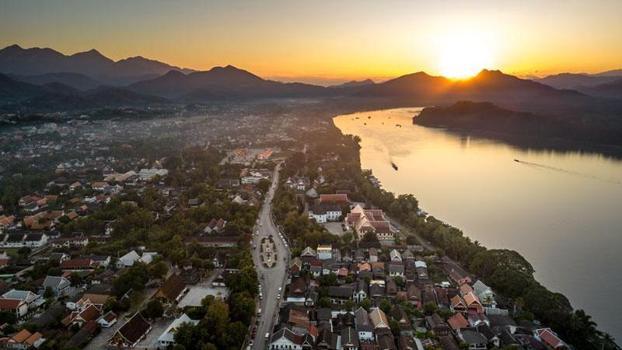 Laos'ta mağarada mahsur kalan 5 kişi kurtarıldı