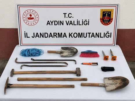 Aydın'da kaçak tarihi eser kazısına suçüstü; 3 gözaltı