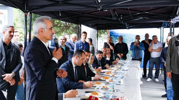 Bakan Uraloğlu memleketi Trabzon'da vatandaşlarla bayramlaştı