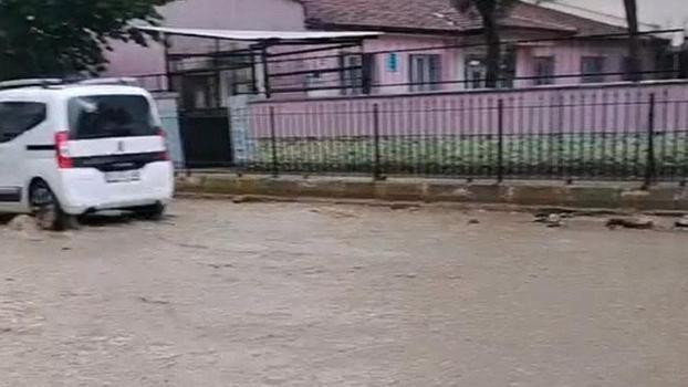 Bursa'da sağanak günlük yaşamı olumsuz etkiledi