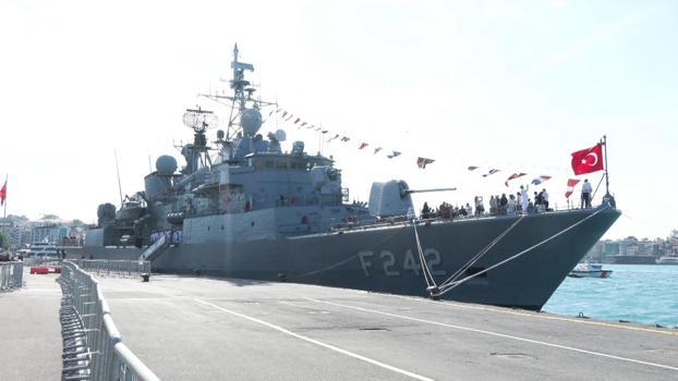 TCG Fatih, Sarayburnu Limanı'nda ziyarete açıldı