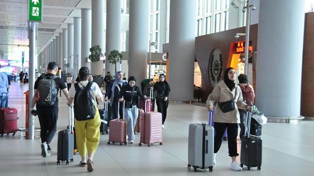 Tatilcilerin dönüşü başladı; İstanbul’daki havalimanlarında 2 bin 470’in üzerinde uçuş bekleniyor