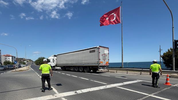 Tekirdağ-İstanbul kara yolunda araç yoğunluğu; ağır vasıtalara kısıtlama / Ek fotoğraflar