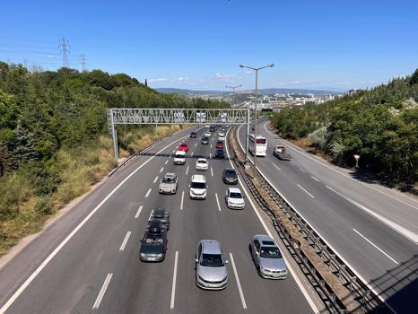 Kuzey Marmara Otoyolu’nun Kocaeli geçişinde bayram trafiği (2)