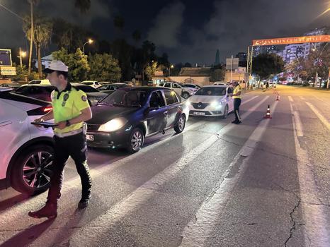 Adana'da trafik denetimi; 126 sürücüye ceza yazıldı