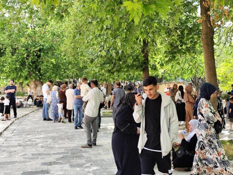 Sultan Şeyhmus Külliyesi’nde bayram yoğunluğu