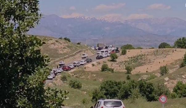 Hafif ticari araca silahlı saldırıda öldü, eşi ve oğlu yaralandı / Ek fotoğraflar