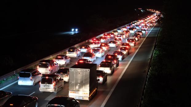 Anadolu Otoyolu Düzce geçişinde trafik durma noktasına geldi