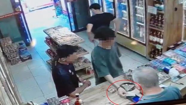 Yolda buldukları kredi kartıyla alışveriş yapan şüpheliler kamerada