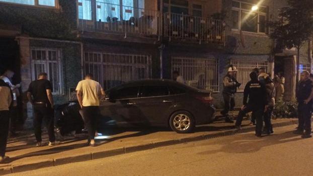 Cipin çarptığı otomobil savrularak doğal gaz kutusuna hasar verdi; binalar tahliye edildi