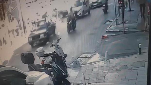 Kağıthane’de hatalı sollama kazası kamerada