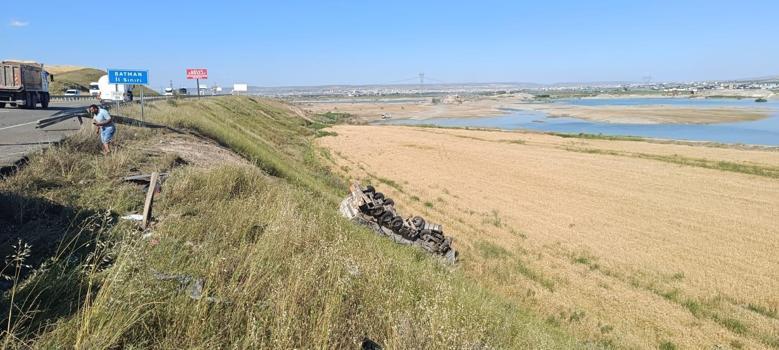Batman’da TIR ile otomobil çarpıştı: 2 yaralı