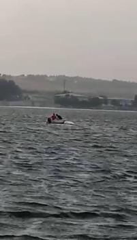 Küçükçekmece Gölü'nde alabora olan kayık battı; mahsur kalanlar kurtarıldı