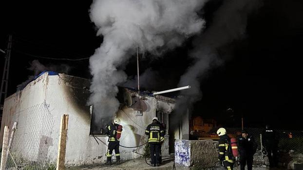 Kayseri’de metruk evde çıkan yangın söndürüldü