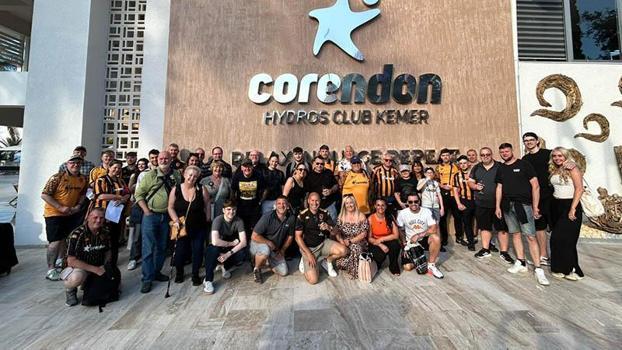 Hull City taraftarları tatil için Antalya’ya geldi