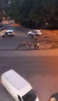 Başakşehir'de iş yerine silahlı saldırı düzenleyen şüpheliler suçüstü yakalandı